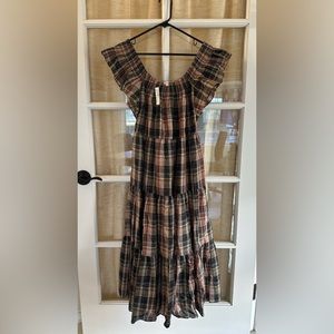 Flutter-Sleeve Tiered Midi Dress in Plaid. Size Small.
